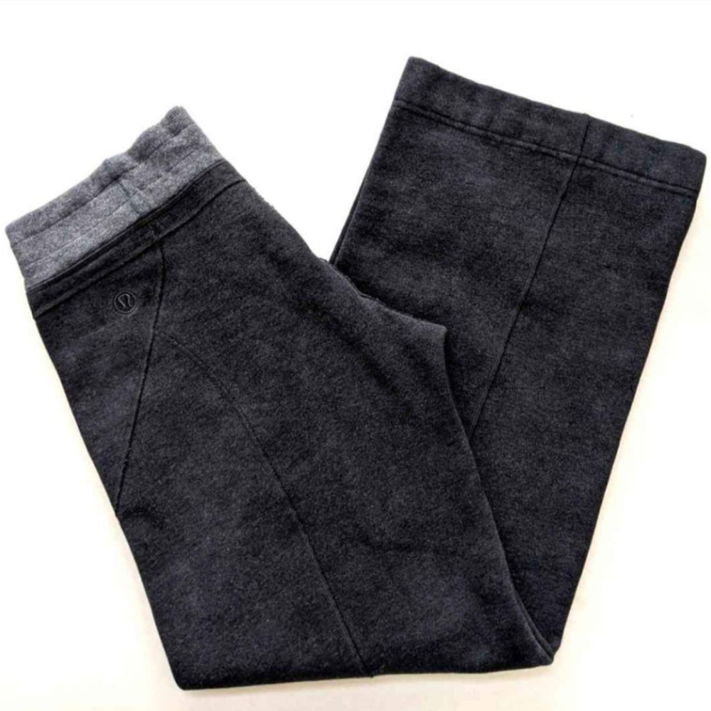 Lululemon fleece lined black sweatpants, size 8